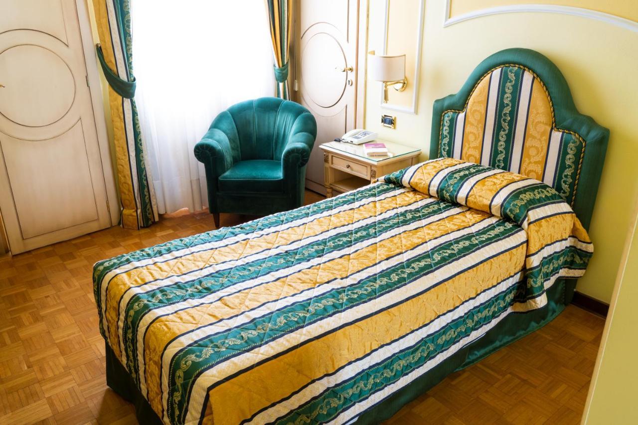 Single Room,663754632:JPEG